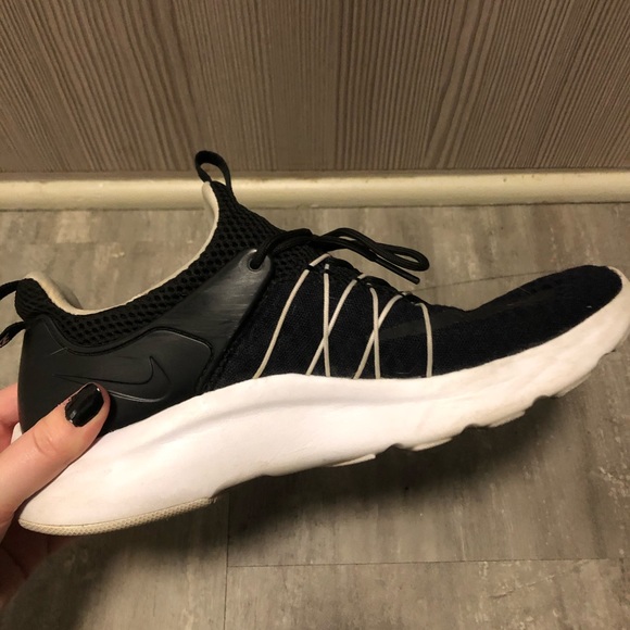 NIKE athletic shoes - Picture 2 of 10